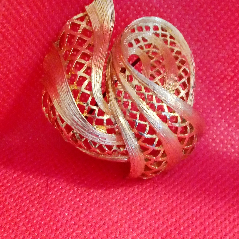 Vintage Elegant Gold toned Brooch
